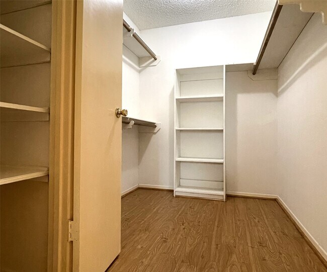 Building Photo - 6203 Gladewell Dr