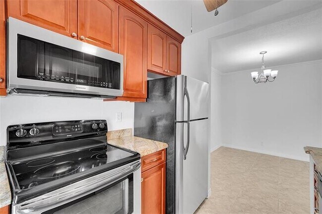 Building Photo - 2020 NE 56th St