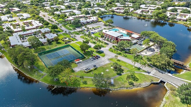 Building Photo - 631 Marlboro Oval