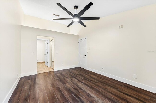 Building Photo - 16117 Rambling Vine Dr E