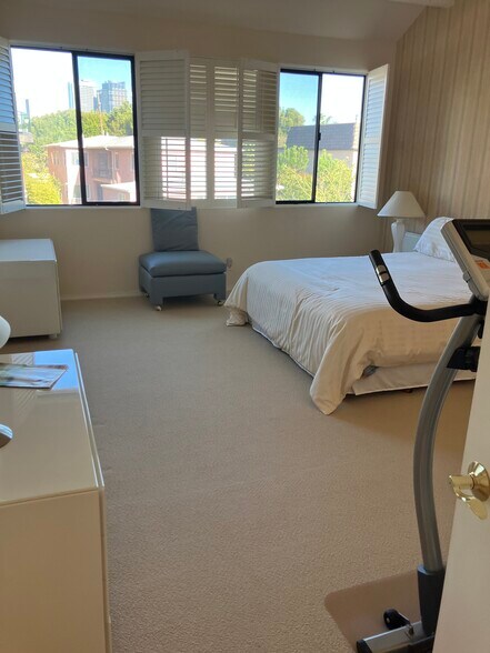 Building Photo - 1621 Hilts Ave