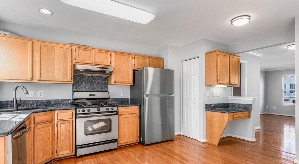 Building Photo - 45461 Bluemont Junction Sq