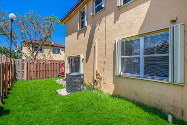 Building Photo - 3375 NE 15th Dr