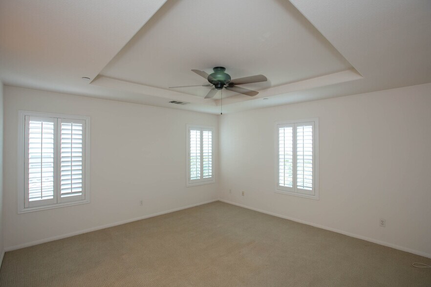 Building Photo - 720 S San Fernando Blvd