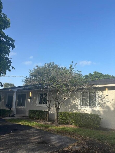 Building Photo - 12253 SW 82nd Ave