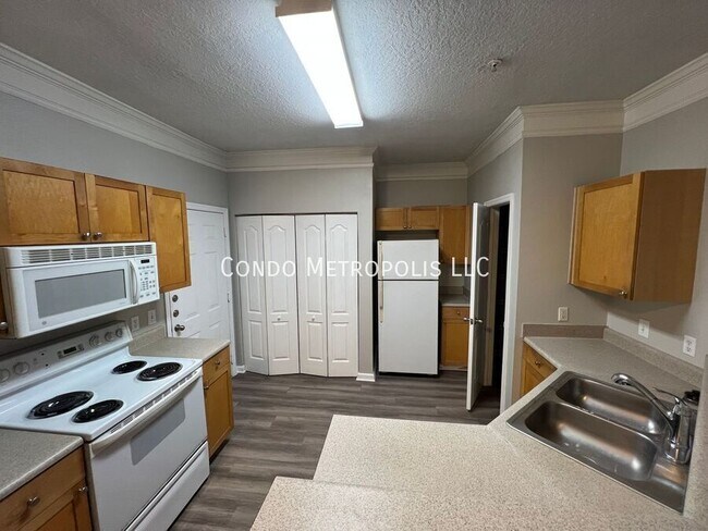 Building Photo - 8813 Villa View Cir