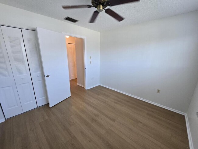 Building Photo - 2955 Stillwell Ct