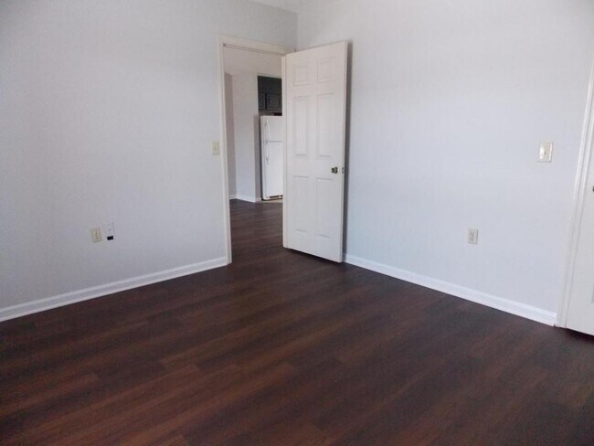 Building Photo - 140 Lanier Dr