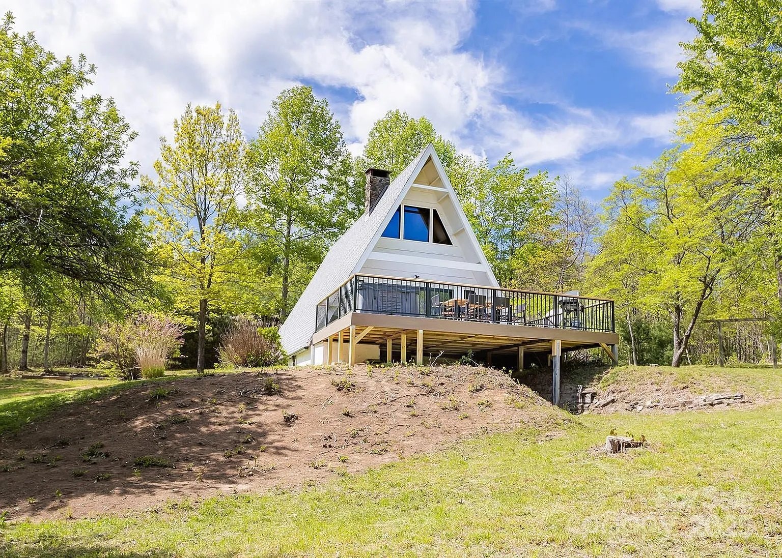 Building Photo - 826 Shumont Rd