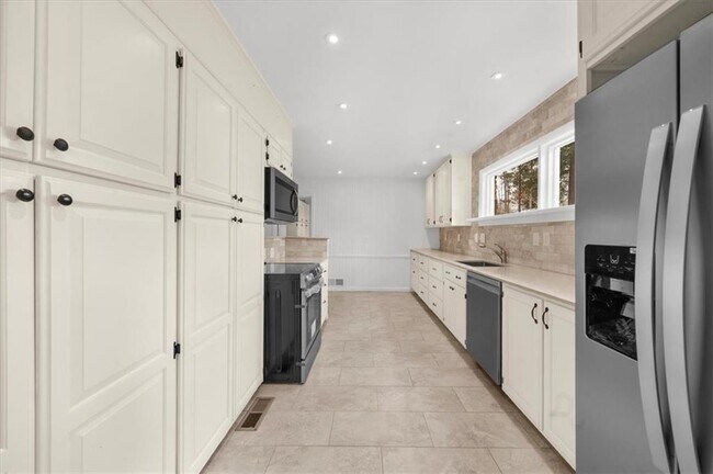 Building Photo - 4890 High Point Rd NE