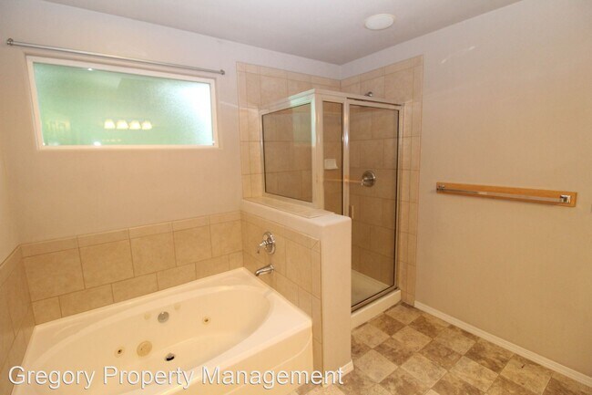 Building Photo - 4 br, 2.5 bath House - 18114 28th Drive SE