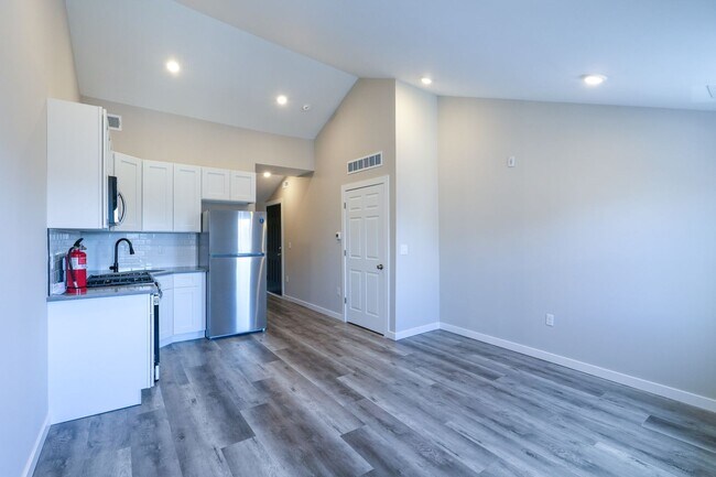 Building Photo - 1335 S 8th St