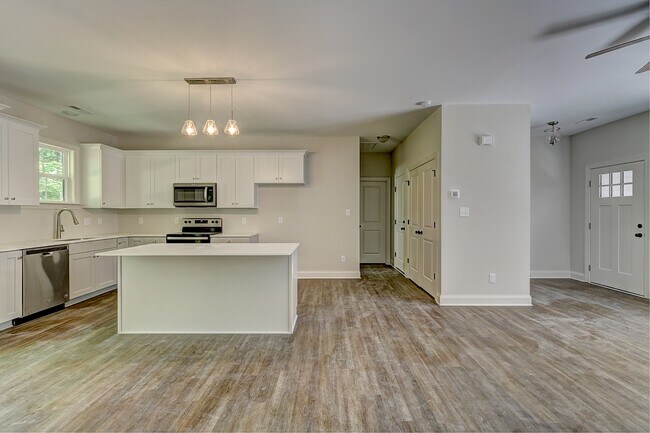 Building Photo - 248 Delview Dr