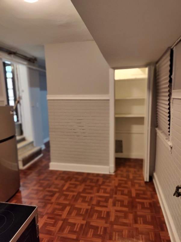 Building Photo - 1221 S Avers Ave