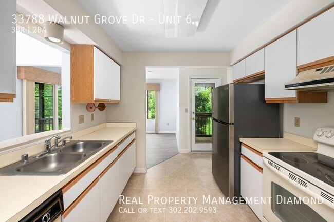 Building Photo - 33788 Walnut Grove Dr