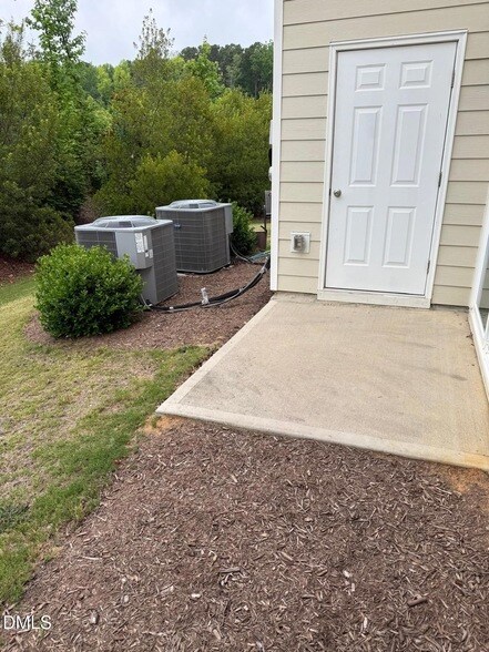 Building Photo - 250 Brook Farm Ln