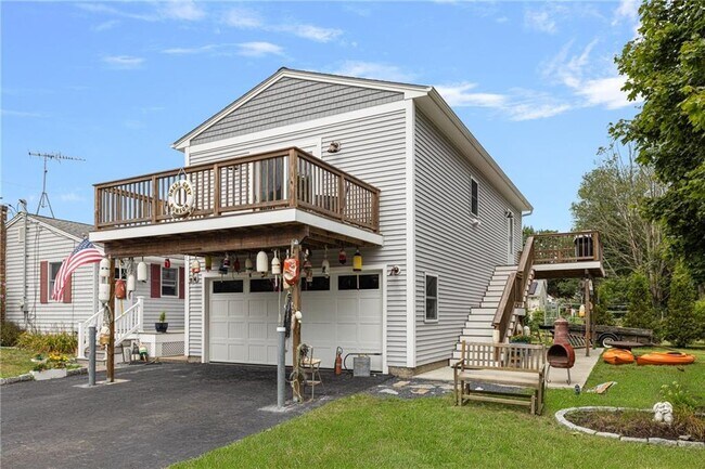 Primary Photo - 127 Howland Ave