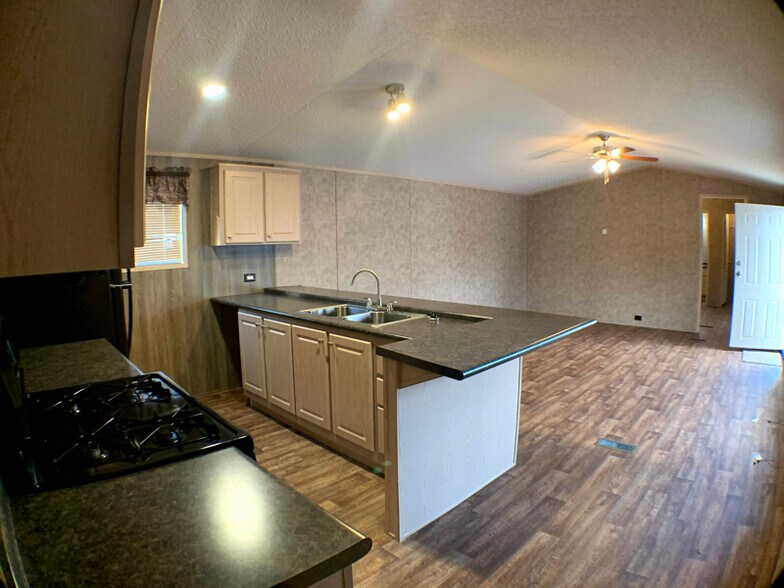 Building Photo - 3637 SE 6th St