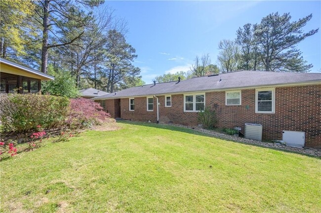 Building Photo - 878 Parkway Dr