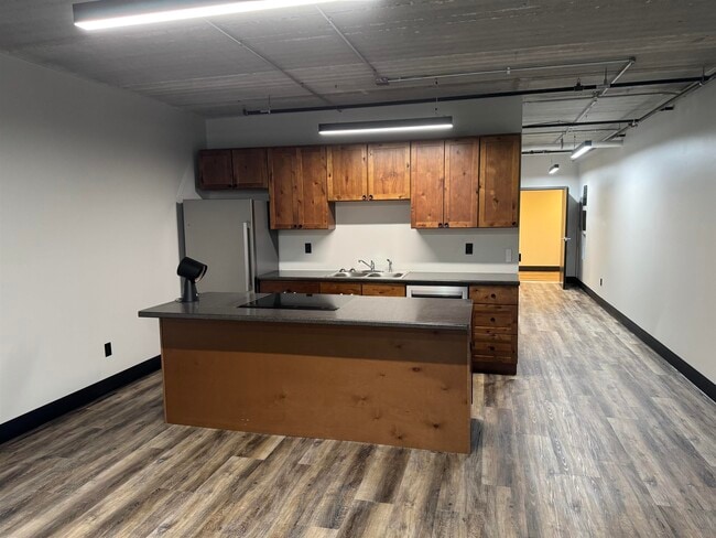 Building Photo - 217 S Badger Ave