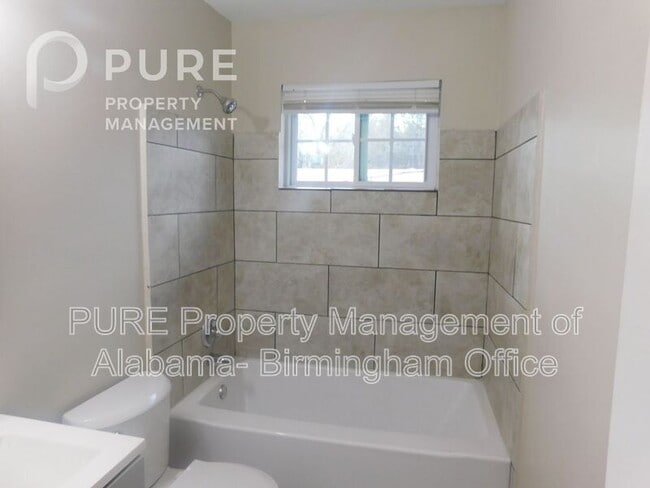 Building Photo - 2028 Progress St