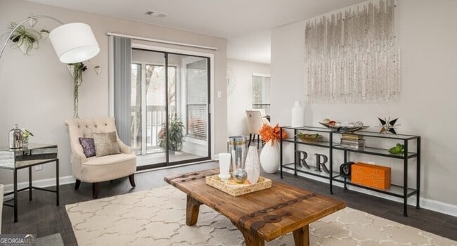 Building Photo - 7100 Roswell Rd