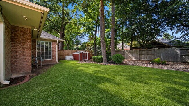 Building Photo - Welcome home to Alden Bridge, where comfort meets The Woodlands lifestyle!