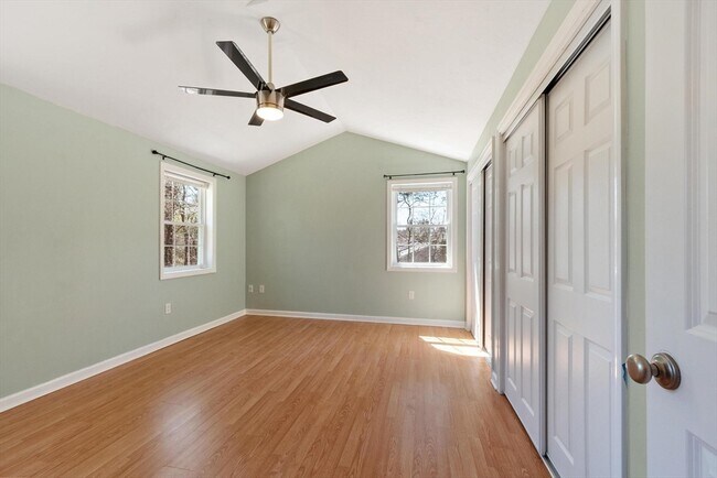 Building Photo - 27 Pine St