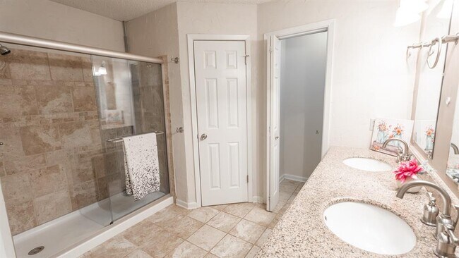 Building Photo - 11606 Parkfield Dr