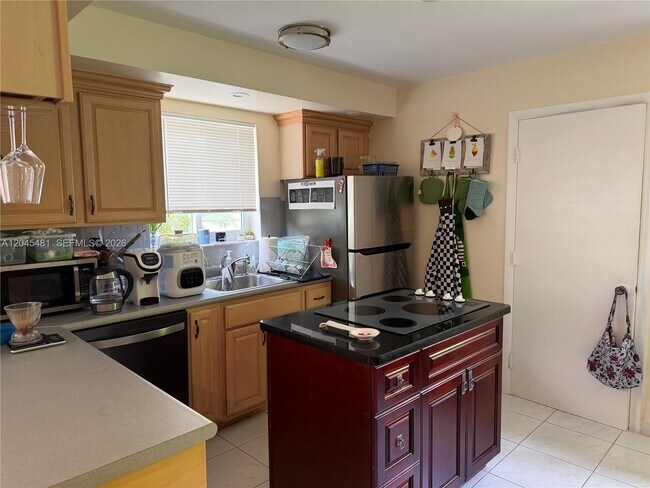 Building Photo - 2862 SW 38th Ave