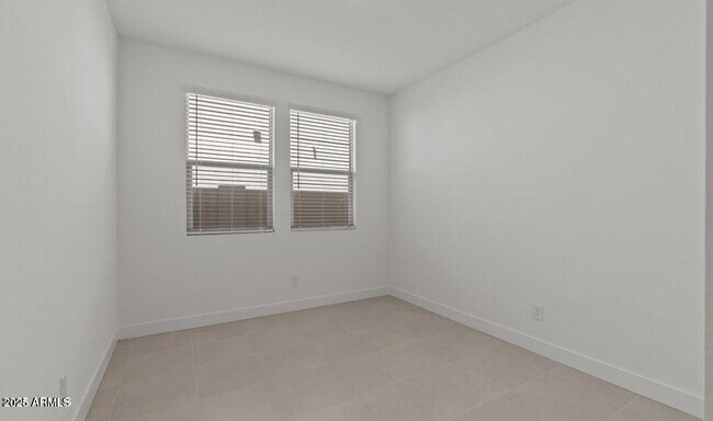 Building Photo - 8018 W Griswold Rd