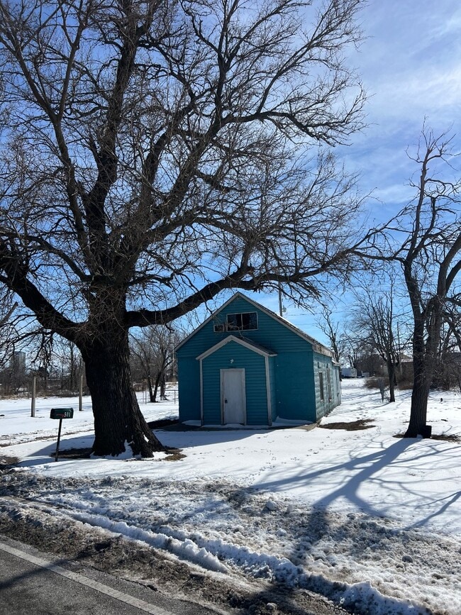 Building Photo - 501 E Ave G