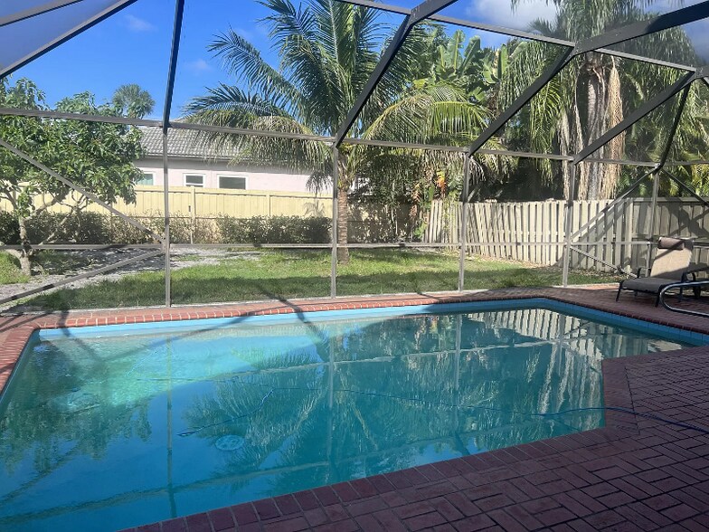 Building Photo - 190 Temple Ave