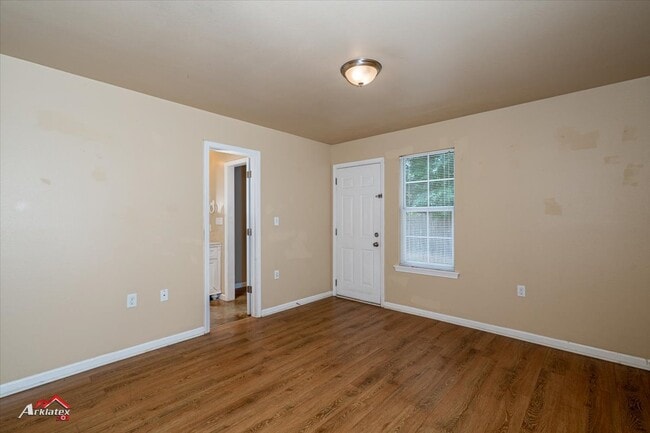 Building Photo - 304 Stoner Ave