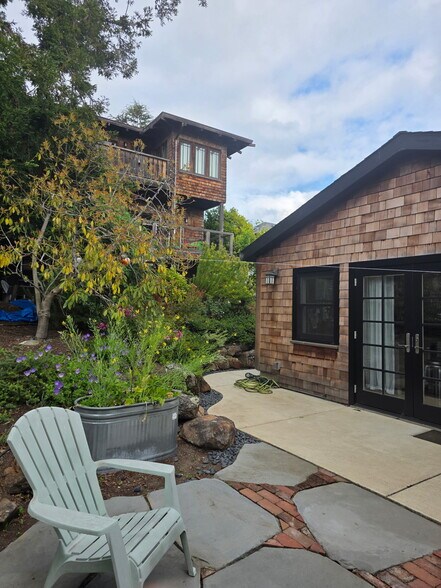 Building Photo - 1516 Le Roy Ave