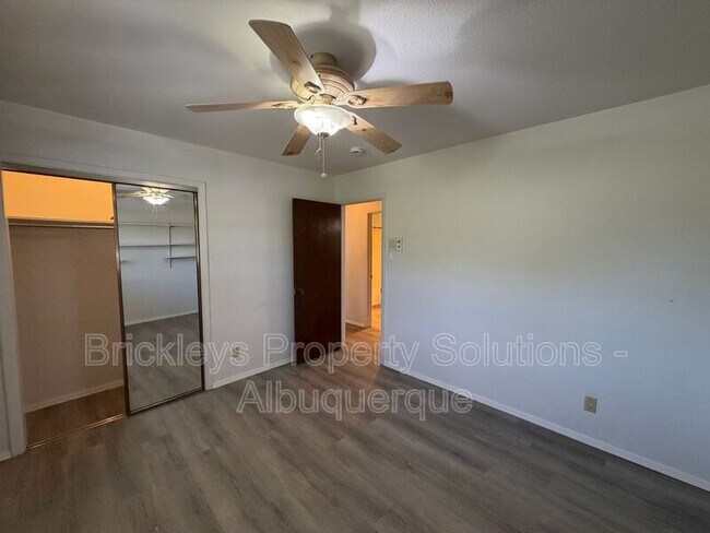 Building Photo - 337 Glorieta St NE