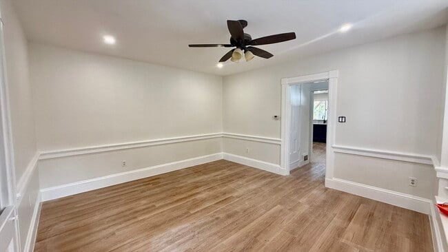 Building Photo - 225 Pleasant St