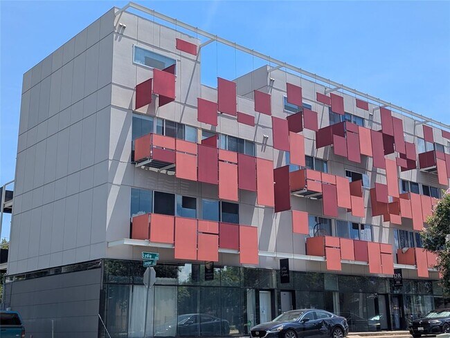 Building Photo - 1200 E 11th St