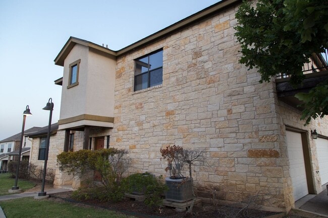 Building Photo - Town Centre Condo close to Dell and Shoppi...
