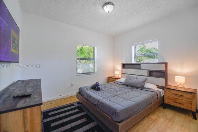 Building Photo - 655 NE 62nd St