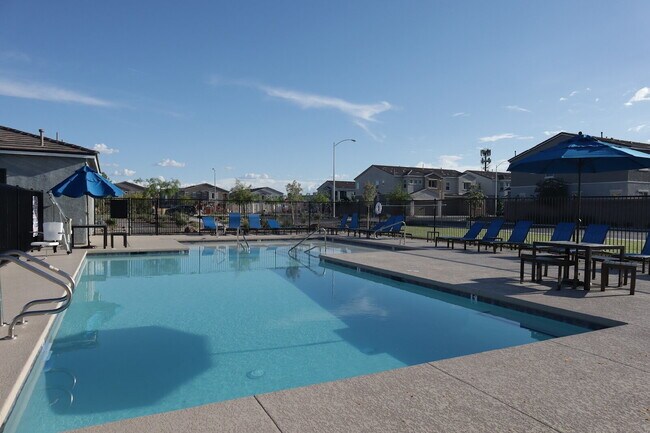 Building Photo - 3 BED 3 BATH 2 CAR GARAGE TOWNHOUSE W/ PRIVATE YARD, LOFT & BEDROOM DOWNSTAIRS IN GATED COMMUNITY...