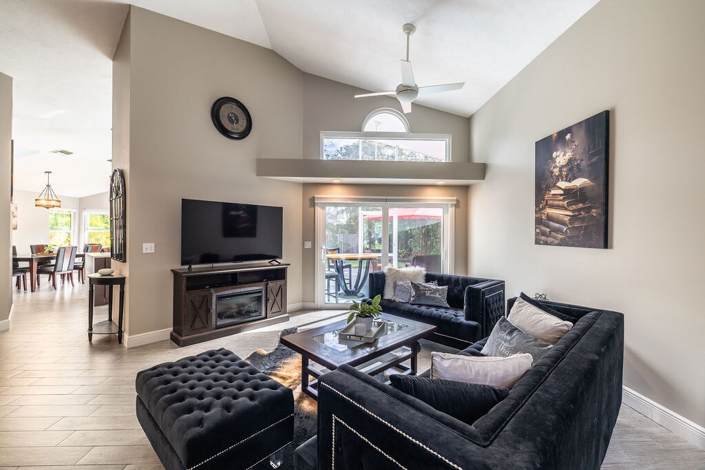 Building Photo - 9330 Seagrape Dr