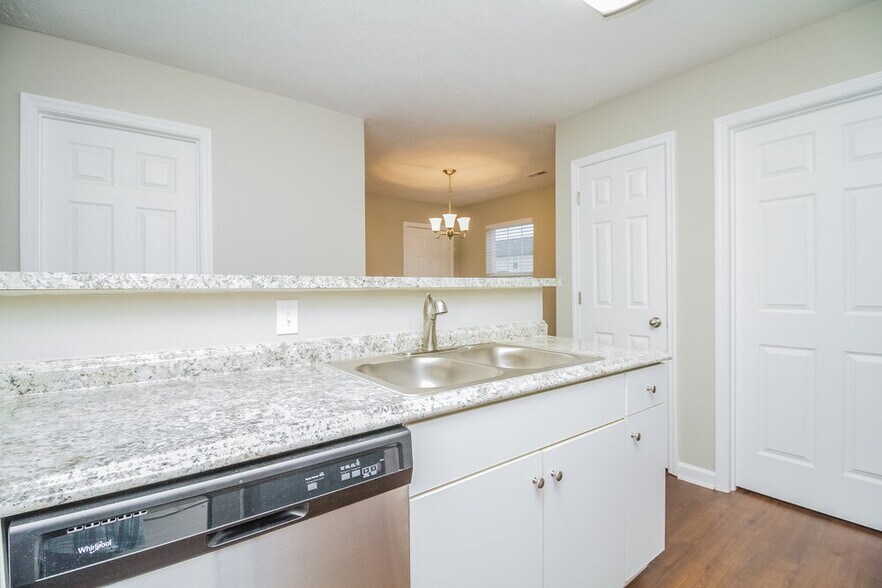 Building Photo - 1416 Westview Dr