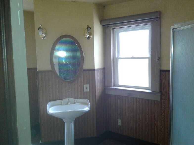 Building Photo - 2065 S 5th St