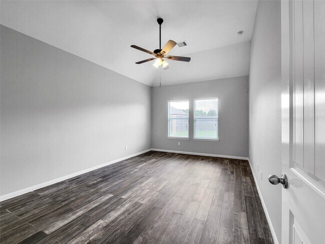 Building Photo - 2022 Midlane Drive