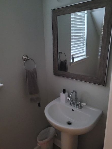 Building Photo - 327 Webster St