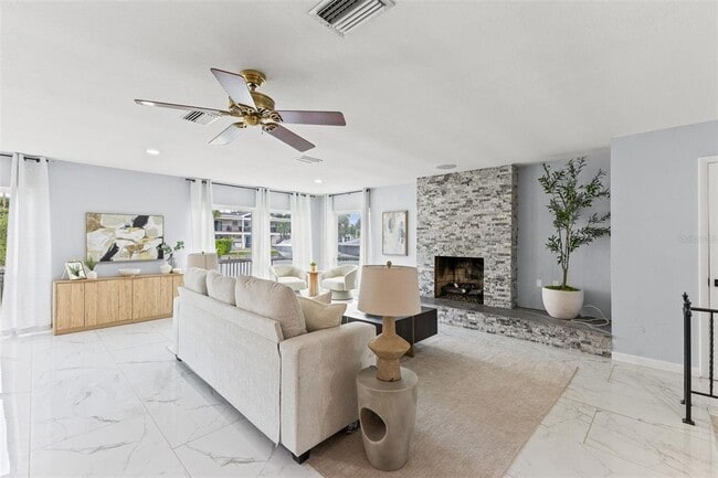 Building Photo - 4000 14th Way NE