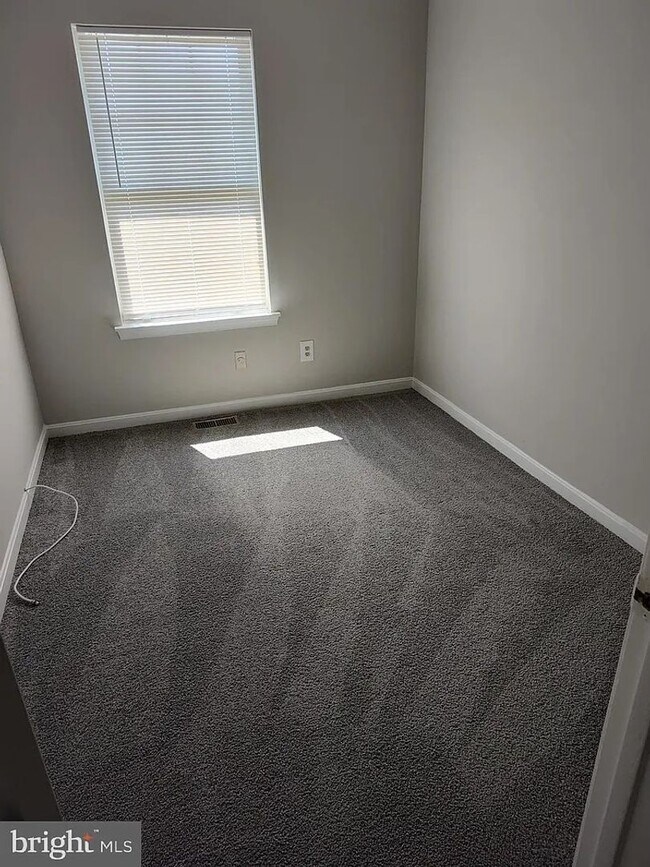 Building Photo - EDGEWOOD - STONELIEGH SQUARE TOWNHOUSE