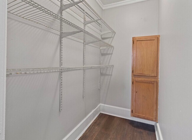 Building Photo - 2220nHoltonM