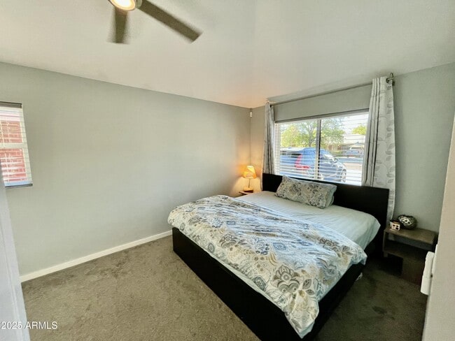 Building Photo - 1520 W Berridge Ln